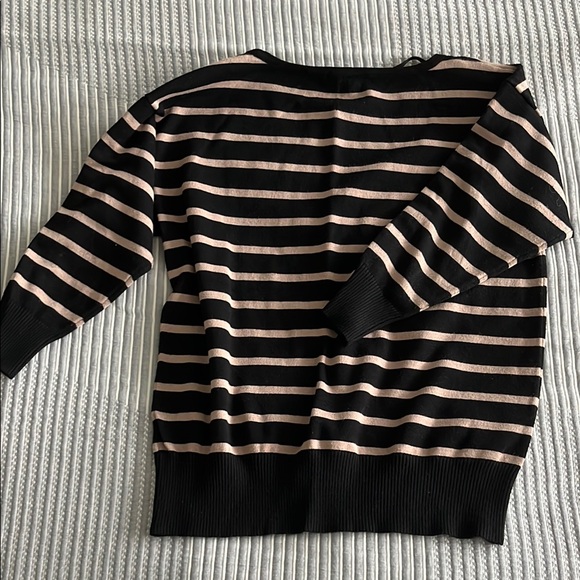 Cable & Gauge Black and Tan Crew Neck Sweater - Picture 4 of 6